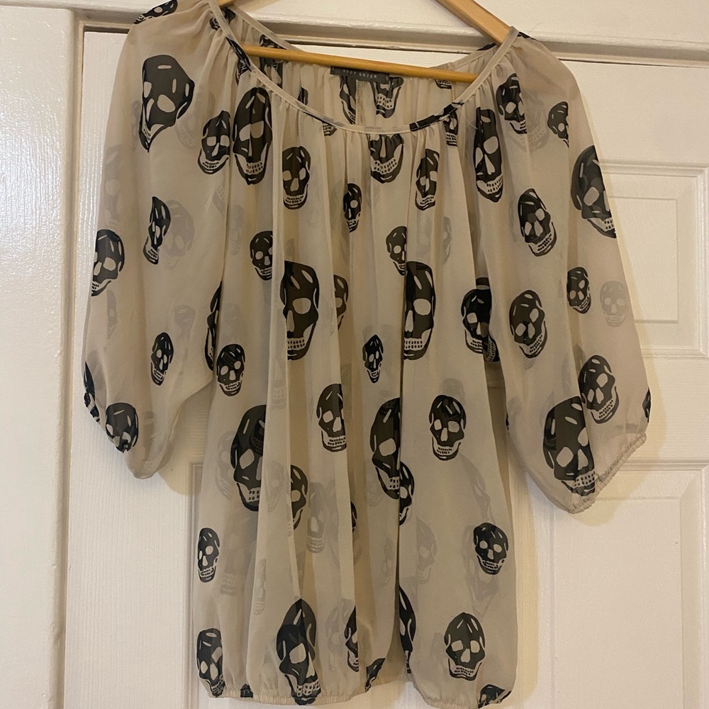 Voil skull /Veil Blouse medium sheer